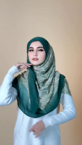 FATHIJAB PASMINA IMPORT ULER SCARF: Desain Tradisional Indonesia Untuk Aksesoris Pakaian Wanita