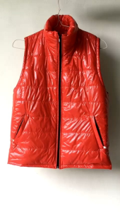 Jaket Rompi Kupluk Merah Waterfroop: Pilihan Ideal untuk Cuaca Dingin & Outdoor