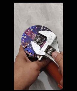 Hometool ล็อคใบเจียร ชุดหัวน็อตหกเหลี่ยม2ชิ้น อุปกรณ์ดัดแปลงเครื่องเจียรมูมสำหรับเปลี่ยน หินเจียร แหวนประกับ หินเจียร (ลูกหมู) ขนาด