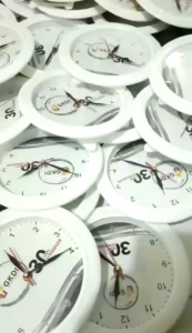 Jam Dinding Aesthetic & Unik: Desain Custom Hadiah Kado 22 cm