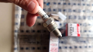 BUSI U22FS-U ASTREA GRAND SPARK PLUG LAGENDA WIN 100 SUPRA OLD