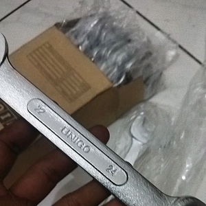 KUNCI PAS-PAS UKURAN 22\" x 24\" Unigo WRENCH