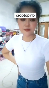 Baju Crop Top Kriwil: Bahan Rib Knite Elastis & Gaya Kasual