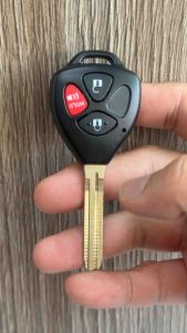 Vỏ chìa khóa xe Innova Fortuner hãng Denso