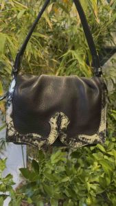 Túi 2hand đeo vai da v.o.i phong thủy COTO của Nhật có chứng nhận JRA -T575