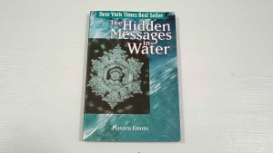[ENG] The Hidden Messages in Water / Mararu Emoto - หนังสือมือสองภาษาอังกฤษ สภาพดี ไม่มีรอยขีดเขียน