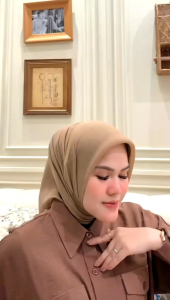 Amanda.Jaya Kemeja Set Celana Terlaris Terbaru Zaman Now Dengan Tektur Bahan Yang Sangat nyaman Lembut Menyetuh Bagian Kulitnya