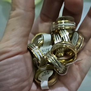 B.bแหวนสแตนเลสทนทานเกลียววาวตัดทอง