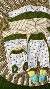 3 Stel Setelan Bayi Tangan Pendek Serian Hijau