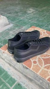 Sepatu Sneakers Pria & Wanita Hitam Polos Low Cut Bahan Canvas Premium