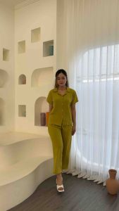 Setelan Crinkle Airflow Wanita Motif Polos: Atasan Wanita dan Bawahan Wanita