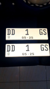 PLAT NOMOR MOBIL REFLEKTIF ATAU BUNGLON 2PCS/1SET DEPAN DAN BELAKANG