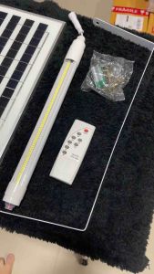 โคมไฟโซล่าเซลล์ หลอดไฟนีออน ไฟLED แยกแผ่งโซล่าเซลล์ เทียบกันแดด 750วัตต์ รุ่น PAE 7750 ปิด-เปิดแอตโนมัติ โหมดจับความเคลื่อนไหว กันฝน กันน้ำ กันฝู่