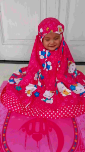 MUKENA ANAK USIA 2-10 TAHUN MOTIF HELLO KITTY LENGKAP TAS DAN SAJADAH BAHAN KATUN