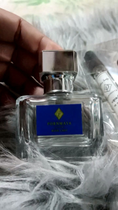 แบ่งขาย**น้ำหอมพรมมายา**กลิ่นบลูเลดี้(สีน้ำเงิน) แบ่งจากขวดแท้ จากสินค้าจริง!!!แถมฟรีพวงกุญแจ(สุ่ม)