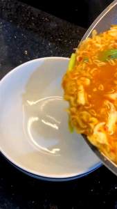 Indomie Mie instan Goreng/kuah khas indonesia.kemasan 70g/75g.