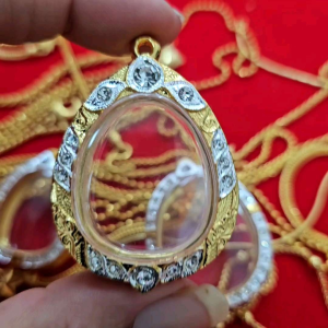 กรอบพระปิดตาฝังเพชร หลวงปู่โต๊ะ และเกจิท่านอื่นๆมากมาย หลายขนาด มีห่วง+ยางกันขอบใหนดูดี