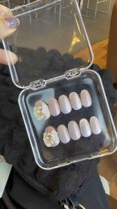 เล็บปลอมสีลูกแก้วฟ้าชมพูพาสเทล สีสวยตกแต่งโบว์น่ารักๆ ทรงอัลมอนด์สั้น