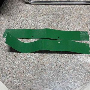 ซีลตระแกรงรถเกี่ยว เจาะ4รู ขนาดความยาว55cm.ขนาดความกว้าง7cm. จำนวน2แผ่น