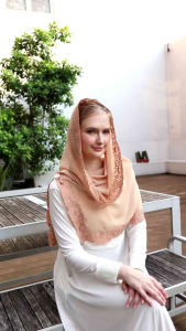 Yeny Wahid belah samping/rengkuh instan