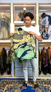 Kemeja Batik Pria Lengan Pendek Motif Modern