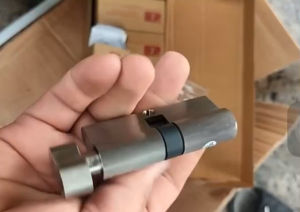 Ruột khoá cửa tay gạt  khoá thông phòng LÕI ĐỒNG  loại 70x32 1 đầu vặn cao cấp ( bộ gồm 5 chìa )