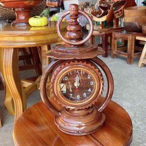 นาฬิการูปทรงตะเกียง งานไม้ สามารถแขวนได้ตั้งได้