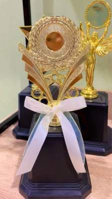 ถ้วยรางวัลใบเล็ก ถ้วยงานแข่งกีฬา เลือกราคาได้(ทำป้ายข้อความฟรีทักมานะครับ)