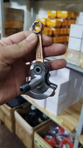 Tay Dên ( Trục Khuỷu)  Máy Cắt Cỏ 330 TL 33 TU 33