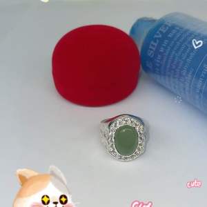 เสริมสร้างเงินในทุกช่วงเวลา: แหวนเงินหยกแท้ล้อมเพชรฟรีน้ำยาล้างเงิน