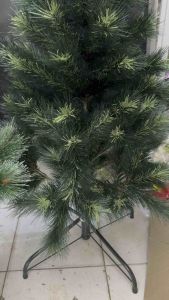 Pohon Natal Hijau PVC: Solusi Dekorasi Ramah Lingkungan