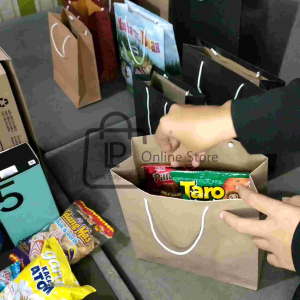 Paper Bag Batik Merah Besar L Perlusin Isi 12 pcs Ukuran 25×9×35 cm