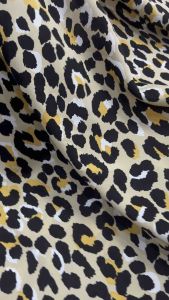 [HCM] Vải lụa Hàn. Hàng mới về. Họa tiết hoa nhí xinh xắn độc lạ. Thích hợp may đầm áo dài . Khổ 1m5