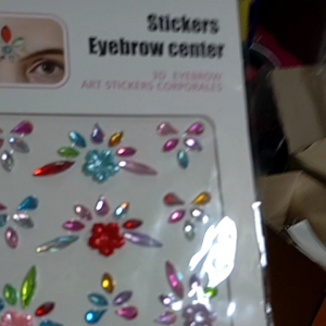 3 แผ่น  สติ๊กเกอร์เพชรติดหน้า  เครื่องประดับตกแต่งหน้าตามงาน