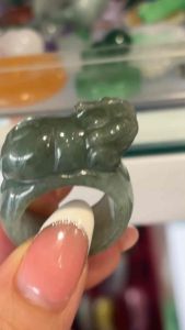 Nhẫn nam hình Tỳ hưu đá ngọc cẩm thạch thiên nhiên chiêu tài lộc
