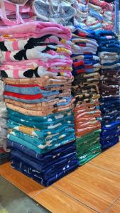 ผ้าห่มนาโน 6 ฟุต แบบเย็บขอบ ผ้า หนา นุ่ม ลายการ์ตูนน่ารักๆสีสดใสสวยงามมาก