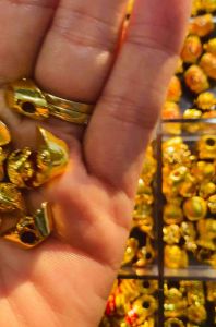 Charm túi tiền thỏi vàng titan bền đẹp mic vòng