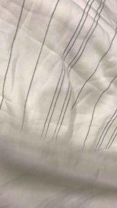 Vải Xô sọc dọc màu trắng đen nền trắng(khổ 1m3)mềm rũ chất mátmay đầm váyáo kiểu đồ bộ