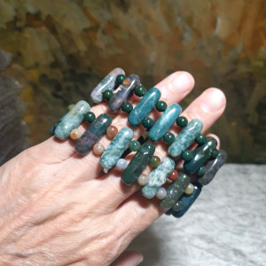 24mm (height) Premium natural untreated Bloodstone bracelet [Natural Crystal] 24毫米(高)天然无优化血石手链
