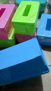 Kotak Tisu Plastik Warna-warni dengan Desain Anyaman untuk Kamar Mandi dan Ruang Tamu