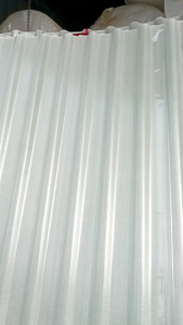 (khổ tôn rộng 1.05m x dài 1.2m) tôn nhựa caro lấy sáng dùng để che mái nhà hiện che mưa nắng ...