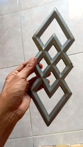 wajik susun tampilan dua muka l ornamen tralis