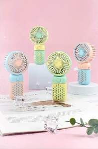 พัดลมพกพา Mini USB Fan พัดลมมินิ สีสันสดใส พกพาสะดวก พัดลม พัดลมตั้งโต๊ะ แถมสายชาร์จ