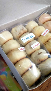 bakpia pathok - bakpia Jogja terlaris - bakpia pathok kering isi 20 - bakpia pathok 4 varian rasa - bakpia pathok keju - bakpia rasa durian - bakpia rasa strawberry - bakpia pathok coklat