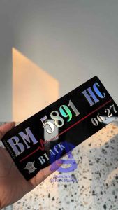 Plat Nomor Motor Hologram Custom Baut Tanam Pelangi / Plat Nomor Motor Akrilik Timbul Variasi Putih Glossy Custom Baut Tanam Keren Murah Original / Plat Nomor Akrilik Timbul Keren Model Terbaru