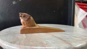 ที่กั้นประตู ไม้แกะสลัก รูปนกฮูก ขนาด 4x17x6.5cm ไม้กั้นประตู ที่หยุดประตู กันกระแทก กันประตูปิดเปิด ไม้เนื้อแข็ง ทำมือ Carved Owl Wooden Door Stopper