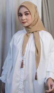 Jilbab segi empat Paris Tassel / hijab Polos Tassel