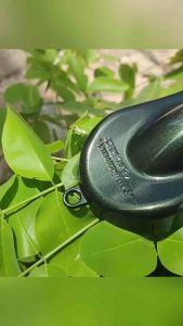 Sơn xịt Samurai Y9393 xanh rêu 400ml - Nên sơn trên nền đen 109A để lên đúng màu