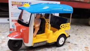 No.4289(ดี)สามล้อ วิ่งชนถอย มีไฟ มีเสียง ไฟสวยมาก lu/jo 12