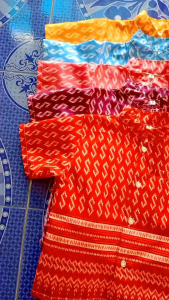 ชุดไทยเด็กชายลายตะขอ ชุดไทยเด็กประยุกต์ ชุดไทยใส่ไปโรงเรียน คู่กับโจงพิมพ์ทอง (แถมฟรีผ้าคาดเอวทุกชุด)